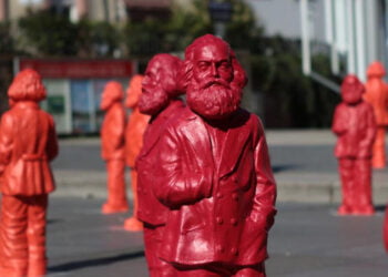 Bugün Marx’a başvurmak: Demir atma hareketini yinelemek – Slavoj Žižek
