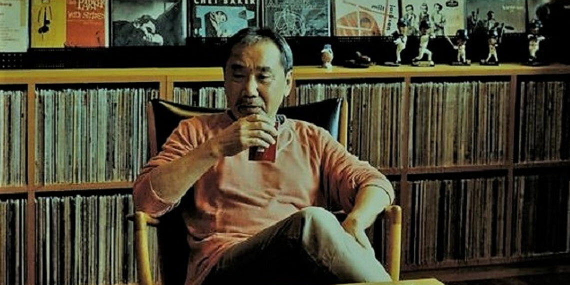 Murakami 10.000 plağını Japonya’da mezun olduğu üniversiteye bağışladı