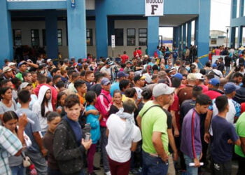 Milyonlarca Venezuelalı ülkeyi terk etti