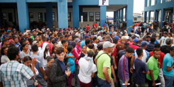 Milyonlarca Venezuelalı ülkeyi terk etti