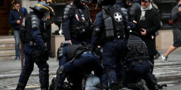 Sarı Yelekliler eylemine polis şiddeti damgasını vurdu: 1700’den fazla gözaltı