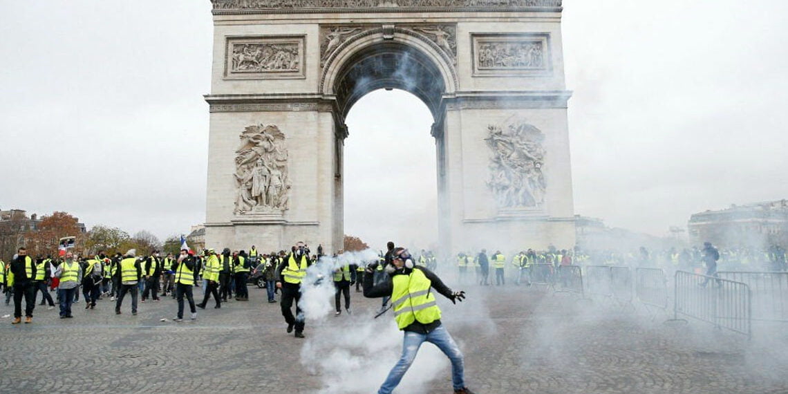 Fransa’da Sarı Yeleklilerin zaferi