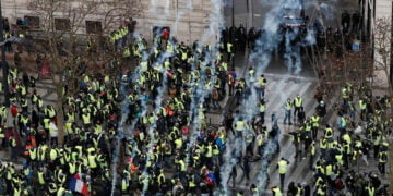 Genç Fransızların yüzde 63’ü ‘büyük çaplı bir isyana hazır’