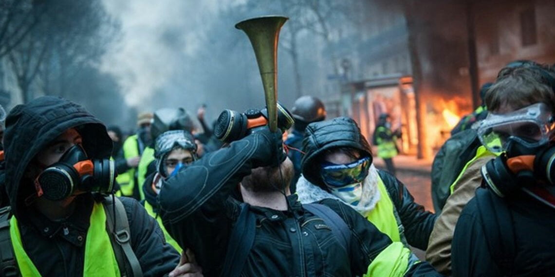 Derlediklerimiz: Sarı Yelekliler