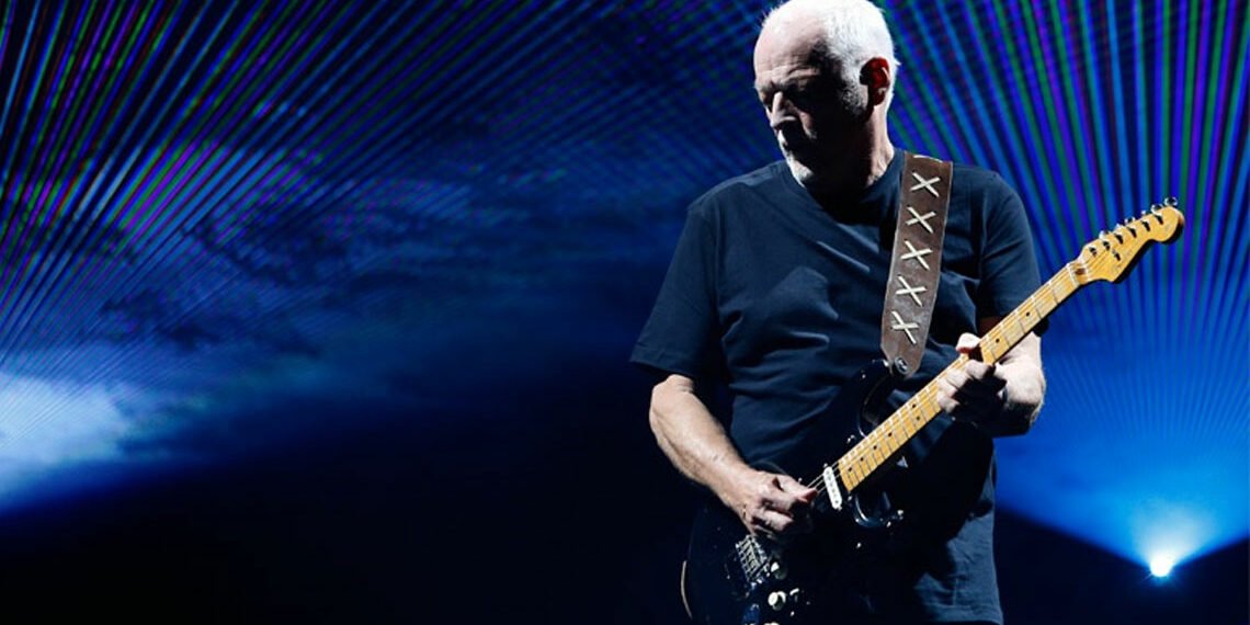 David Gilmour 120 gitarını açık arttırmayla satışa çıkartıyor