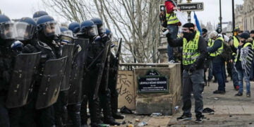 Fransa’da Sarı Yeleklilerin isyanı dinmiyor