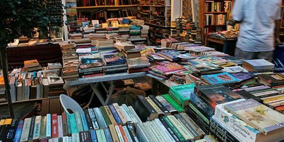 Lefkoşa’da İkinci El Kitap Pazarı