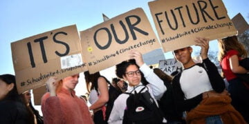 Z Kuşağı bugün iklim için küresel okul grevine çıkıyor