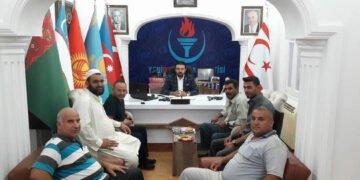 Zaroğlu’nun destekçileri: “Şansınızı zorlamayın Rum uşakları”