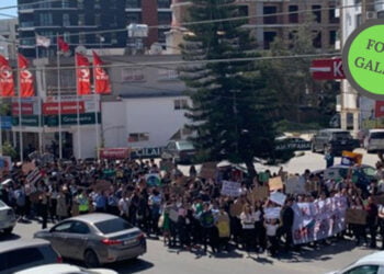 Öğrencilerden çağrı: Uyanın evimiz yanıyor