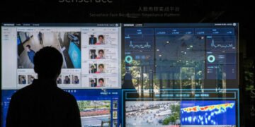 Teknolojik totalitarizm: Çin, Uygurları takip etmek için yapay zekaya başvuruyor
