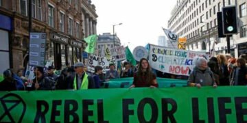 ‘Yokoluş İsyanı’: Çevreci aktivistler Londra’yı ‘işgal etti’