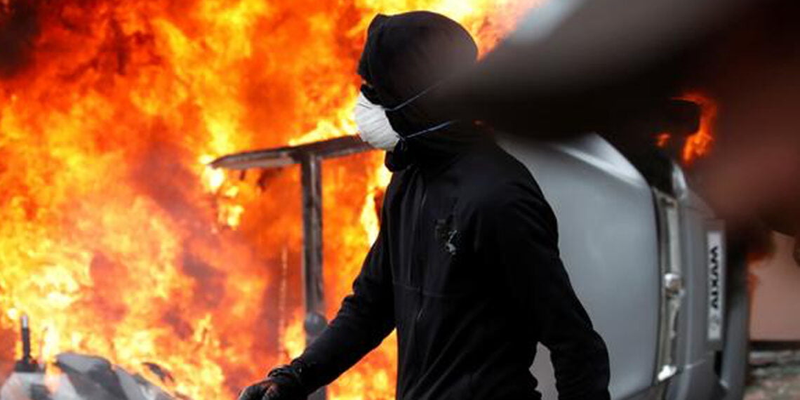 Fransa’da yüzbinler alanlara çıktı, Paris’te şiddetli çatışmalar