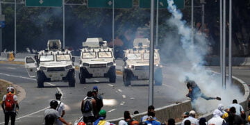 Venezuela Başkanı Maduro’yu devirme girişimine hangi ülke nasıl tepki verdi?