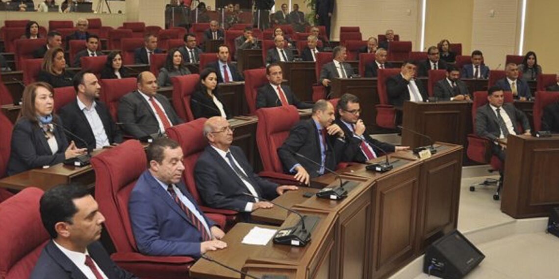 Dağılan hükümetler çölü