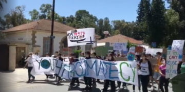 Lefkoşa’nın güneyinde de gençler sokakta