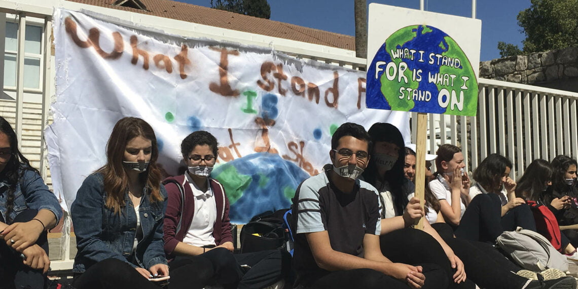 “Harekete geçmemiz gerek. Böyle devam ederse gelecek çok kötü olacak.”