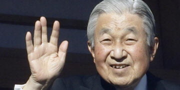 İmparator Akihito tahttan feragat ediyor