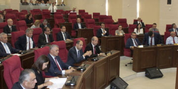 Yeni hükümet güven aldı