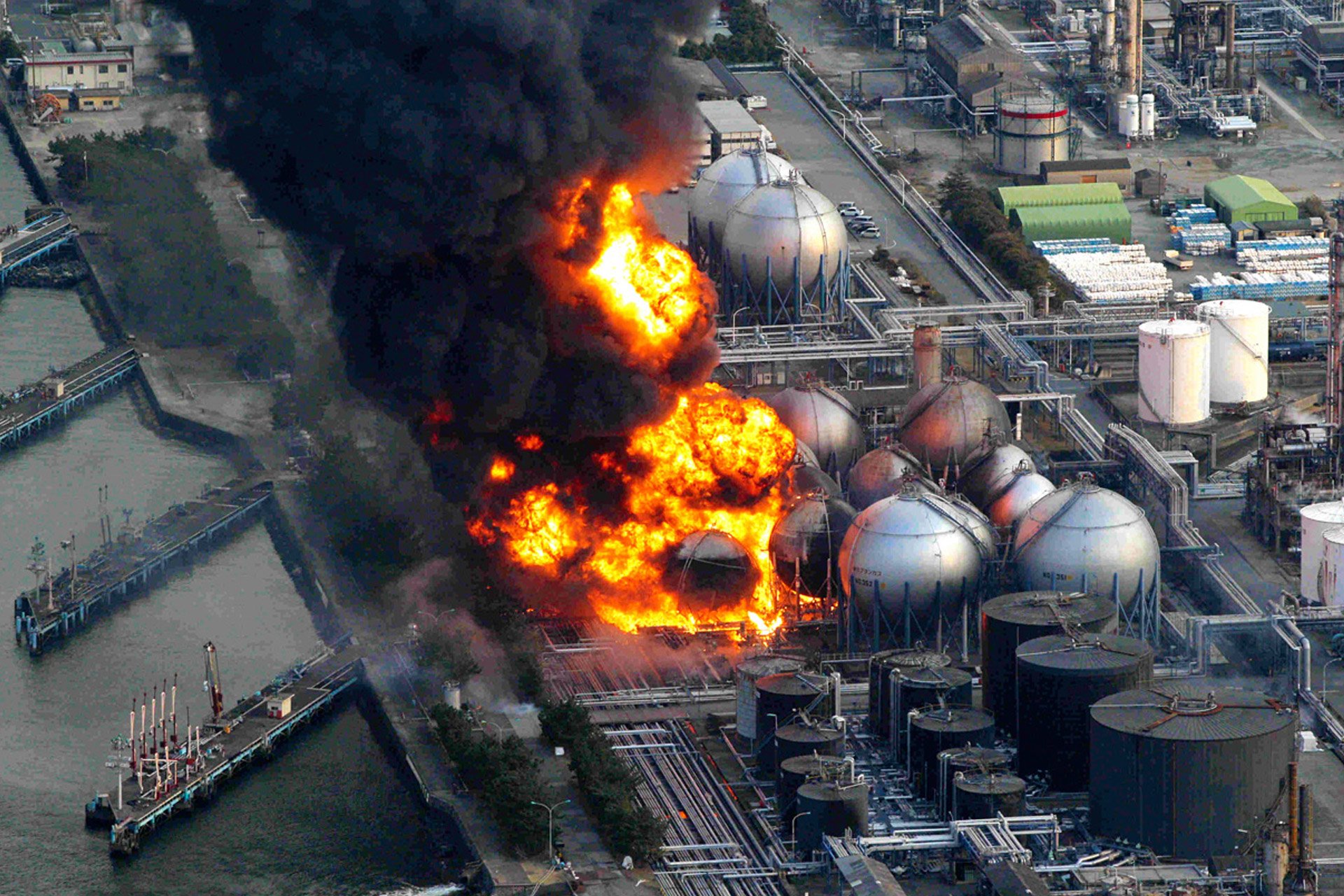 Взорвать атомную электростанцию. Радиационная авария на АЭС Фукусима-1. Авария в Японии на атомной электростанции 2011. Авария на АЭС Фукусима-1 (Япония, 2011)..