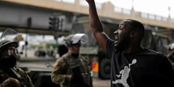 Çok sayıda gözaltı, biber gazlı müdahale