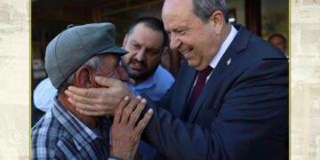 Tatar sosyal mesafeyi yerle bir etti!