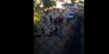 Güneyde kalan yakınlarımızı tel örgüler arasından görmek zorunda kalmak