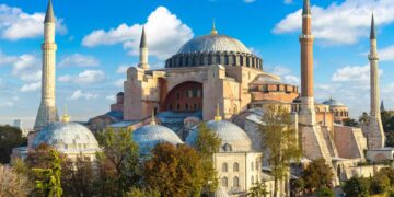 Ayasofya’nın müzeye dönüştürülmesi kararı iptal edildi