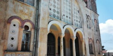 Büyükkonuk ve Yedikonuk’taki kiliseler dökülüyor!