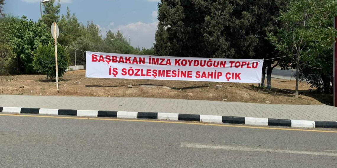 Bay-Sen BRTK’da eylem başlattı: Sendika kurum girişine pankart asıldı