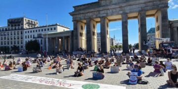 İklim grevleri meydanlara geri döndü