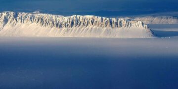 Kanada’nın bozulmadan kalan son Arktik buzulu da çöktü