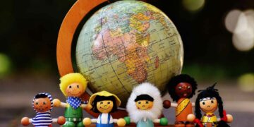 Bir kültüre körü körüne bağlanma geri kalan her şeyin ötekileşmesine sebep oluyor