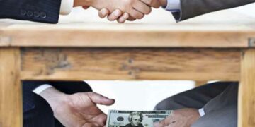 Siyasetçiler ve siyasi partiler arasında yolsuzluk çok yaygın