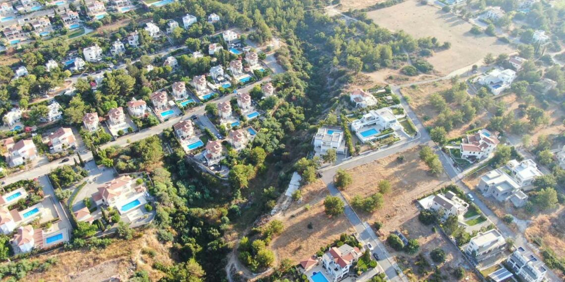 Girne’de anayasaya aykırı şekilde yeşil alan devri