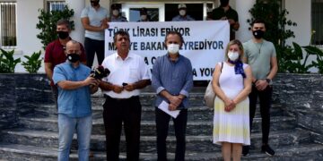 Türk Lirası eriyor Maliye Bakanı seyrediyor