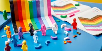 Lego, ilk LGBTİ+ setini satışa çıkarıyor: Herkes mükemmeldir