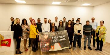 Damla Dabis’e yılın en iyi podcastı ödülü