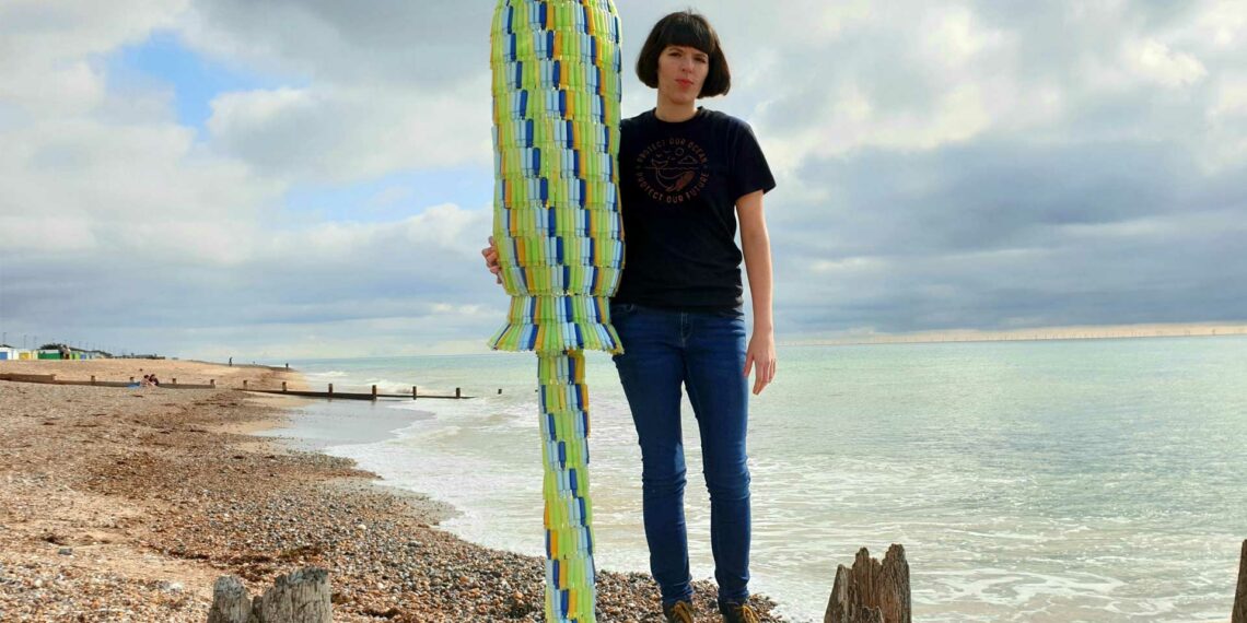 Tamponlarında plastik kullanmamayı reddeden şirkete devasa tampon hediye edildi