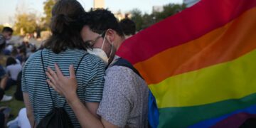 Şili Parlamentosu’nda eşcinsel evliliği onaylayan yasa tasarısı kabul edildi