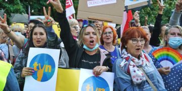 Polonya’da basın özgürlüğü için kitlesel gösteri