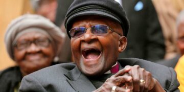 Nobel ödüllü başpiskopos Desmond Tutu hayatını kaybetti