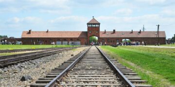 Auschwitz: Bir yer ve onun sarsıcı öyküsü