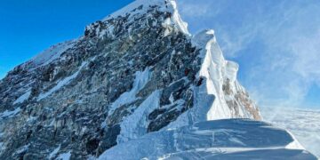 Everest Dağı’nda rekor erime: İki bin yılda oluşan buz, son 25 yılda kaybedildi