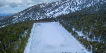 Trodos’taki yapay gölet buz tuttu