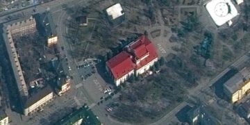 Mauripol’de 1300 kişi enkaz altında, Putin Kırım’ın ilhakını kutladı