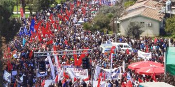 Binler sokağa döküldü!