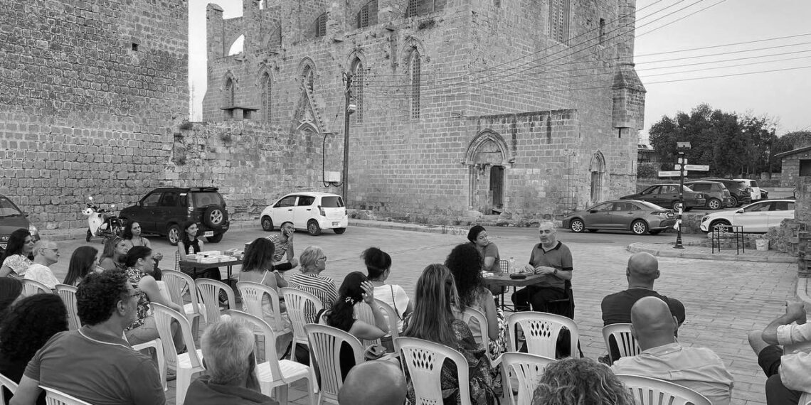 Mehmet Yaşın Mağusa’da kitaplarını tanıttı