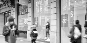 Fransa’da enerji krizi: Mağazalara ‘klima ve neon ışıklar’ talimatı