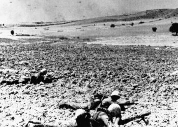 Penceremden Türk paraşütçülerini izliyorum – Pavlos Apostolidis